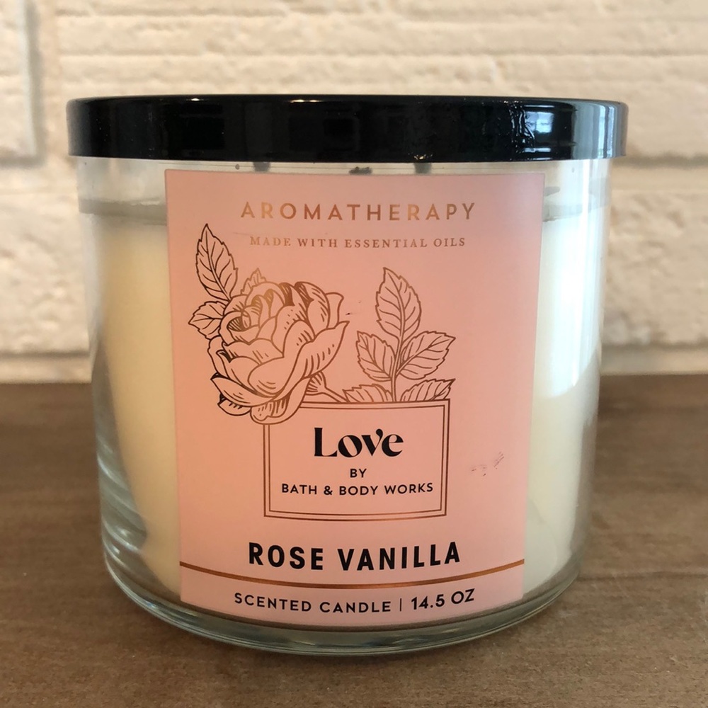 Bath & Body Works Rose Vanilla Candle 🌹